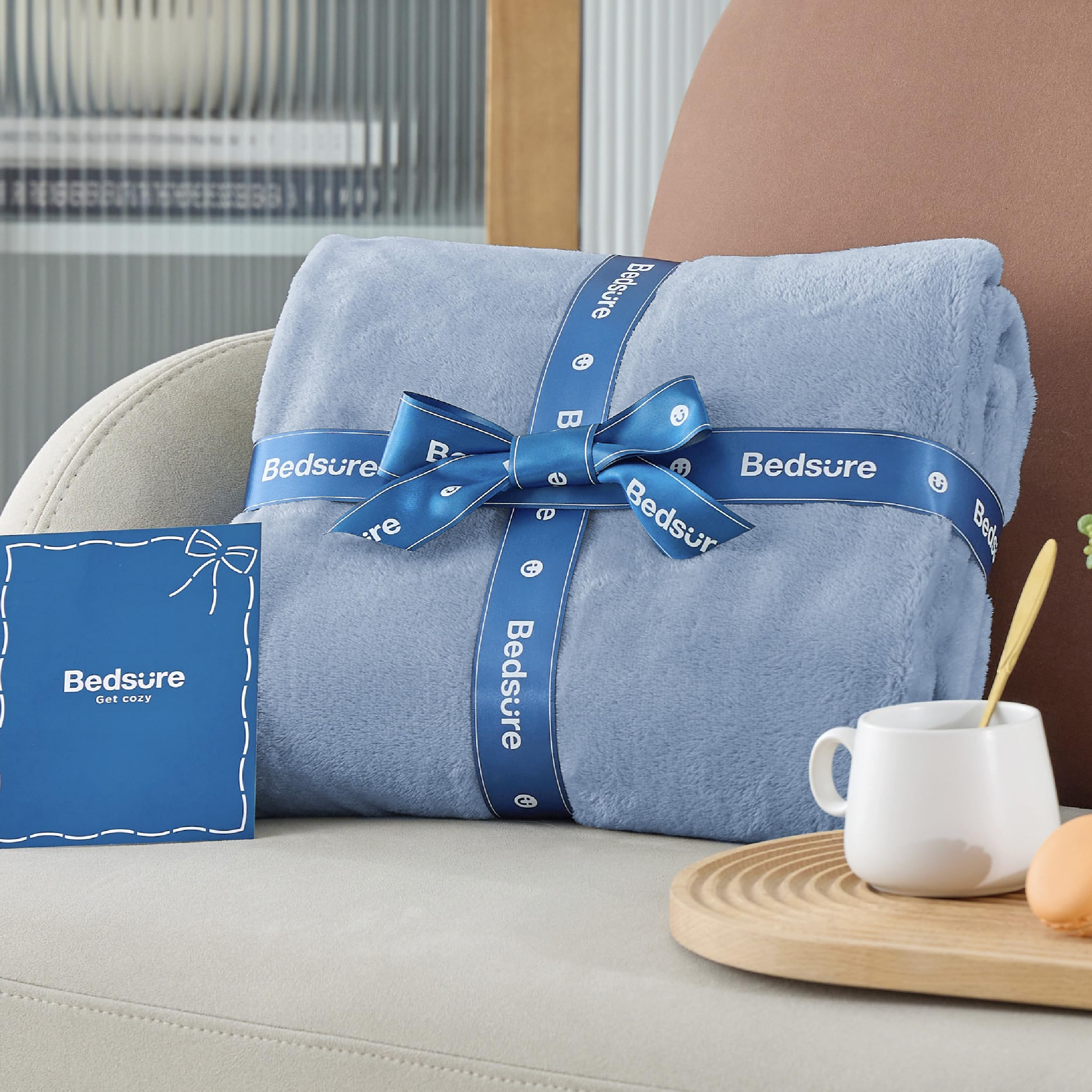 Bedsure 280 GSM flannel blanket balances warmth with lightness