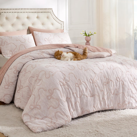 Bedsure 3D puffy jacquard design adds tactile depth and charm
