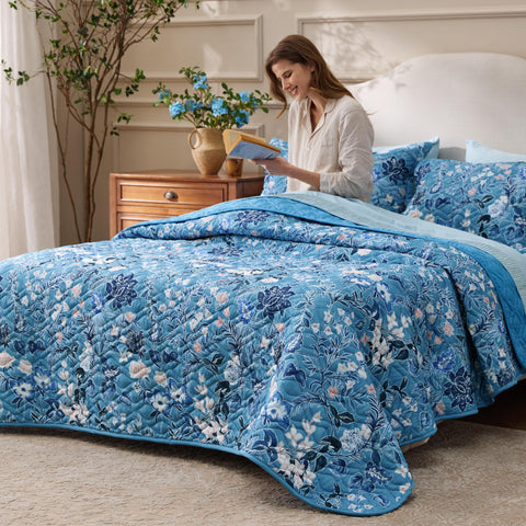 Bedsure all-season comforter supports layering without bulk.