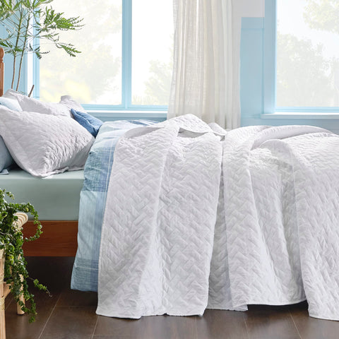 Bedsure all-season queen quilt shown as versatile bed layer.