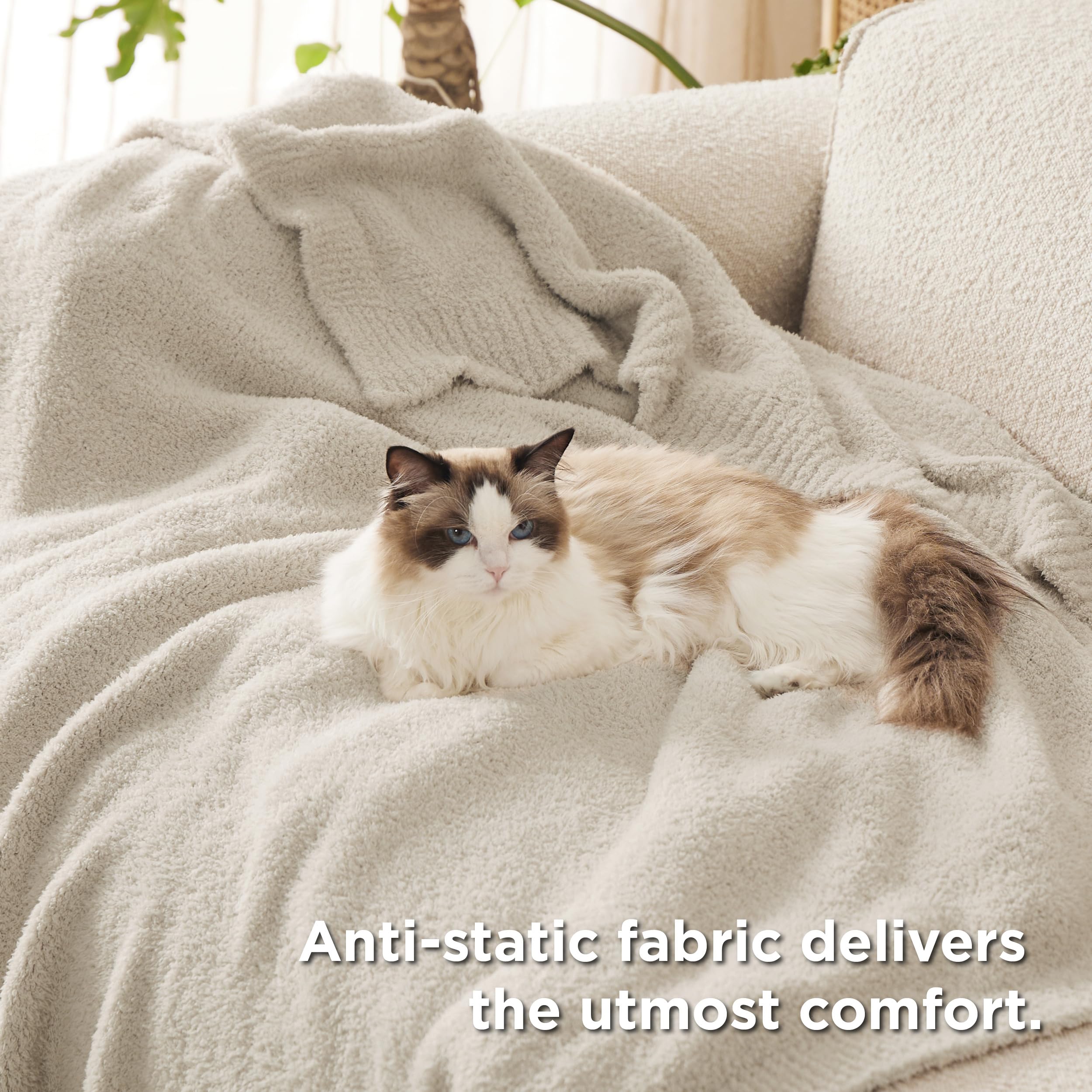 Bedsure beige knit throw displayed during a cozy picnic for portable comfort.