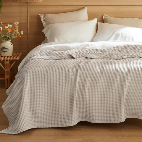 Bedsure dorm-room ready blanket shows lightweight warmth for students