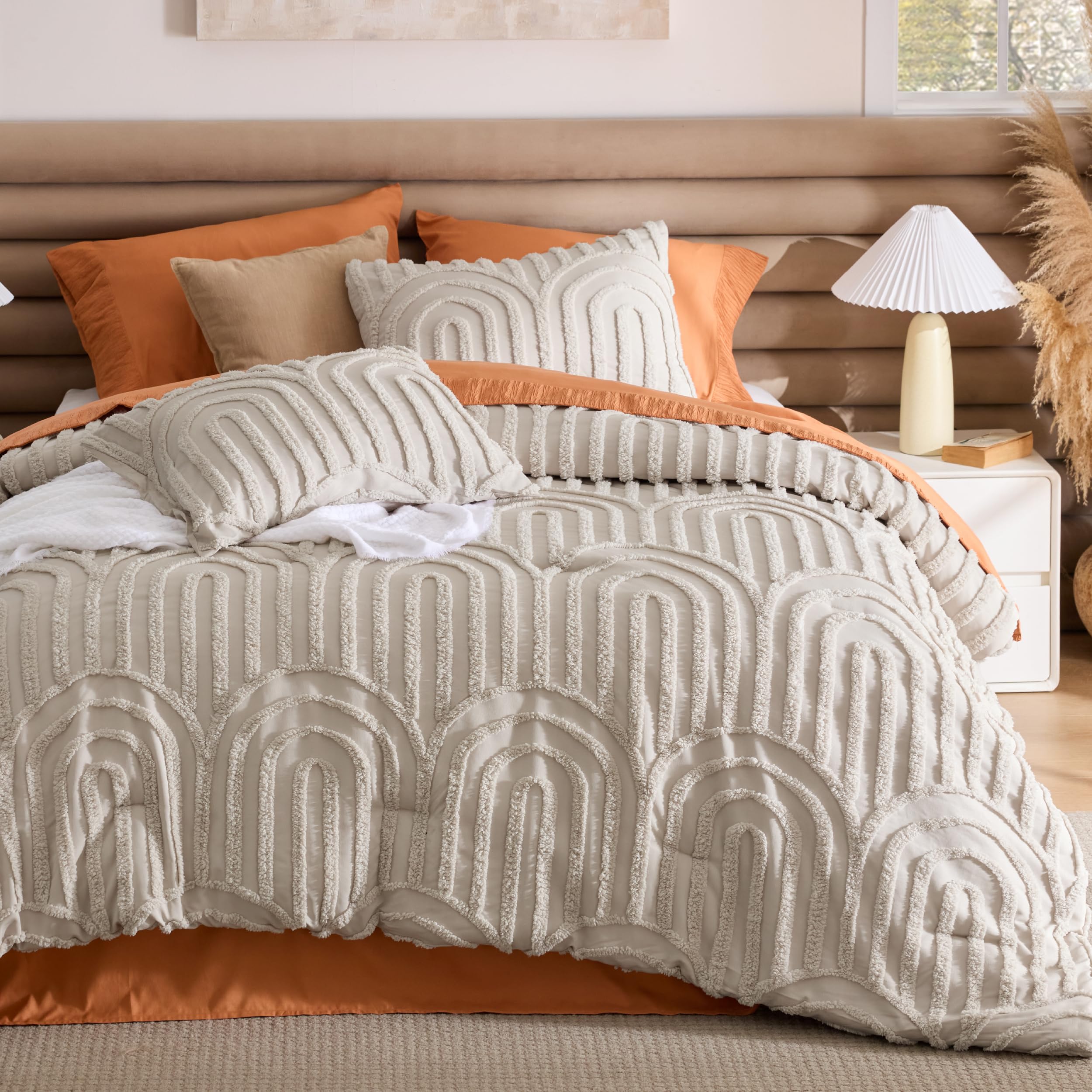 Bedsure boho arch design comforter enhances chic bedroom decor