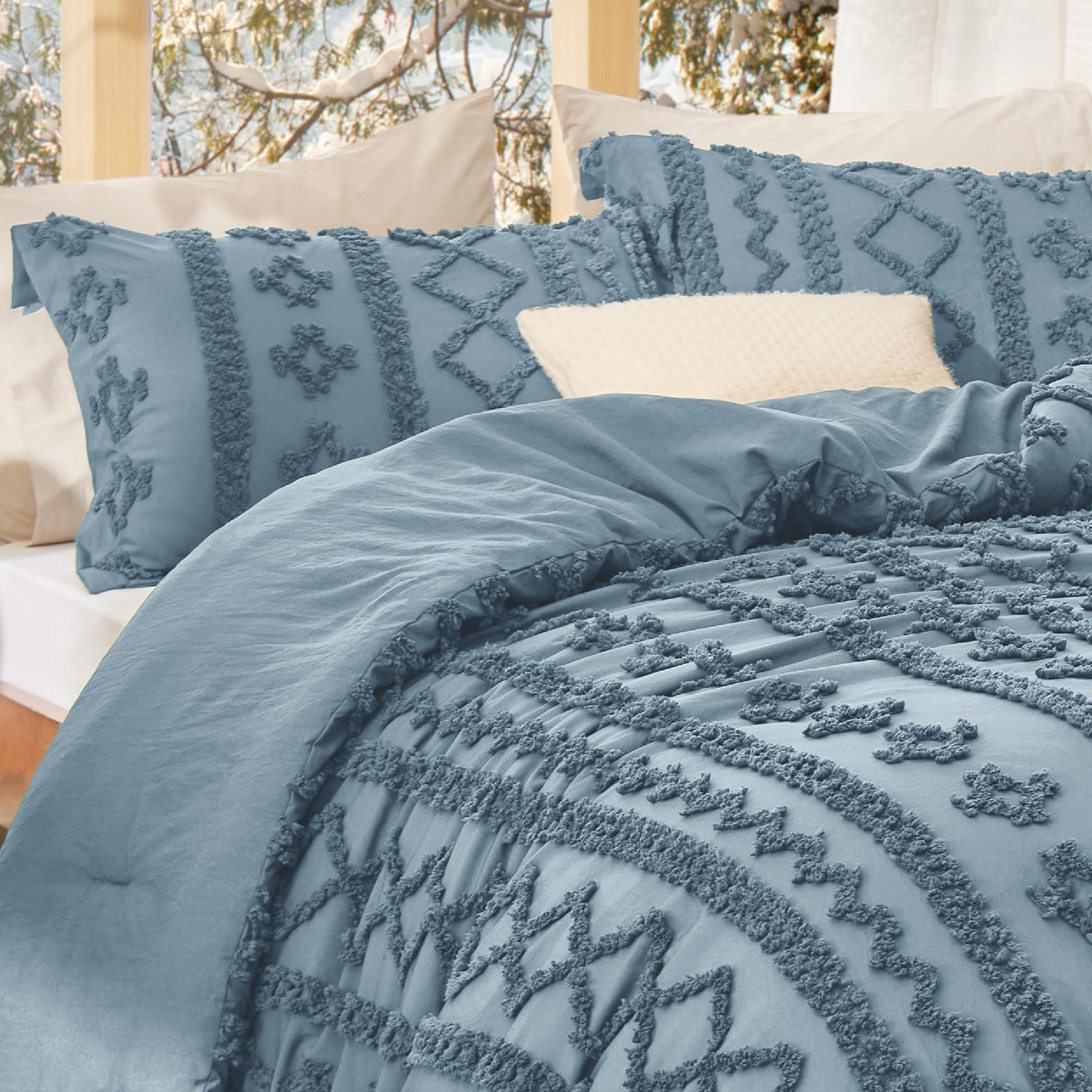 Bedsure breathable microfiber comforter provides warm, airy comfort