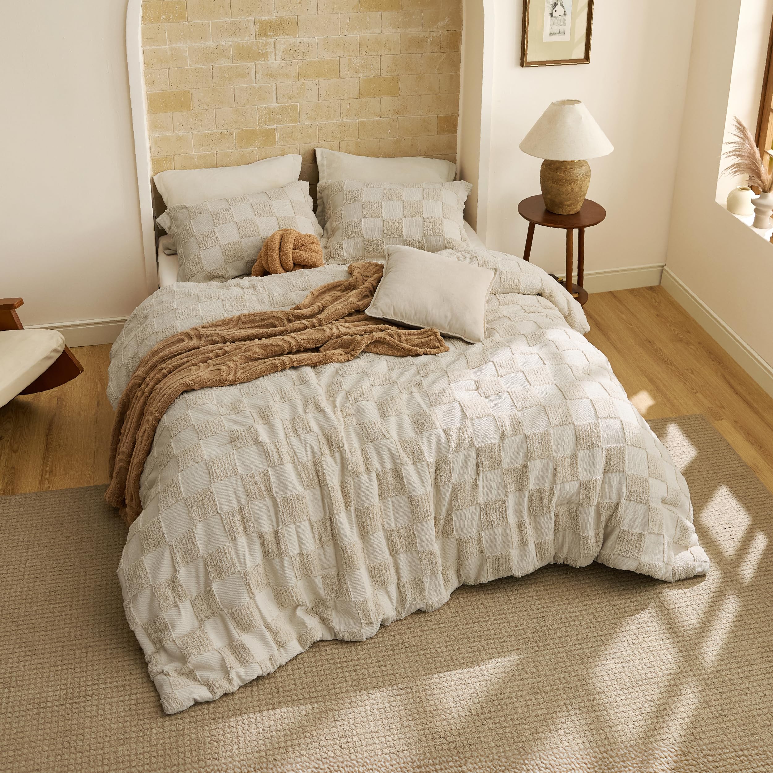 Bedsure durable stitching for long-lasting wear and color retention.