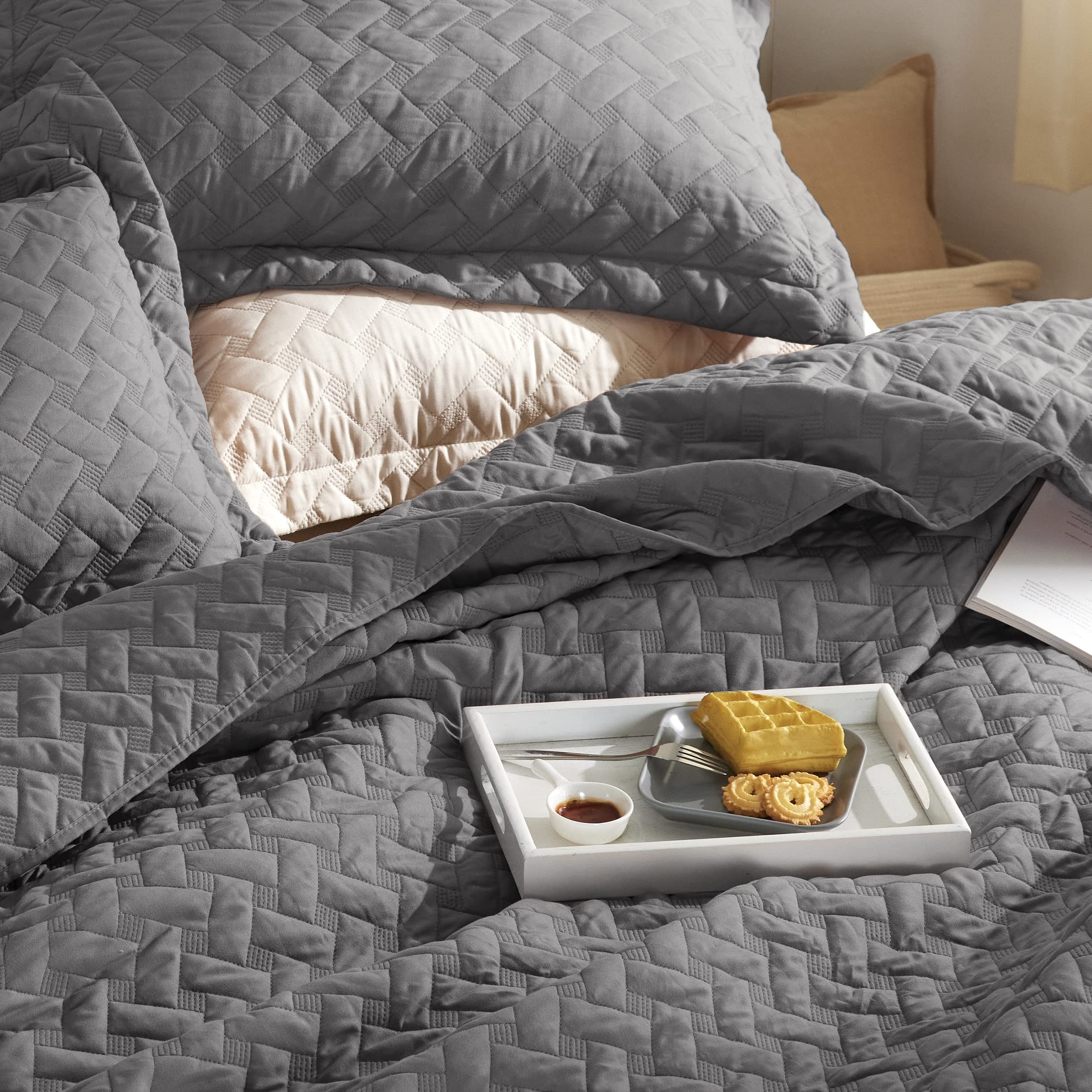 Bedsure California King Quilt room decor ideas for cozy bedrooms