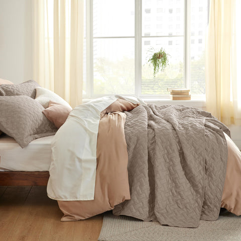 Bedsure quilt fabric is soft and brushed for cozy nights