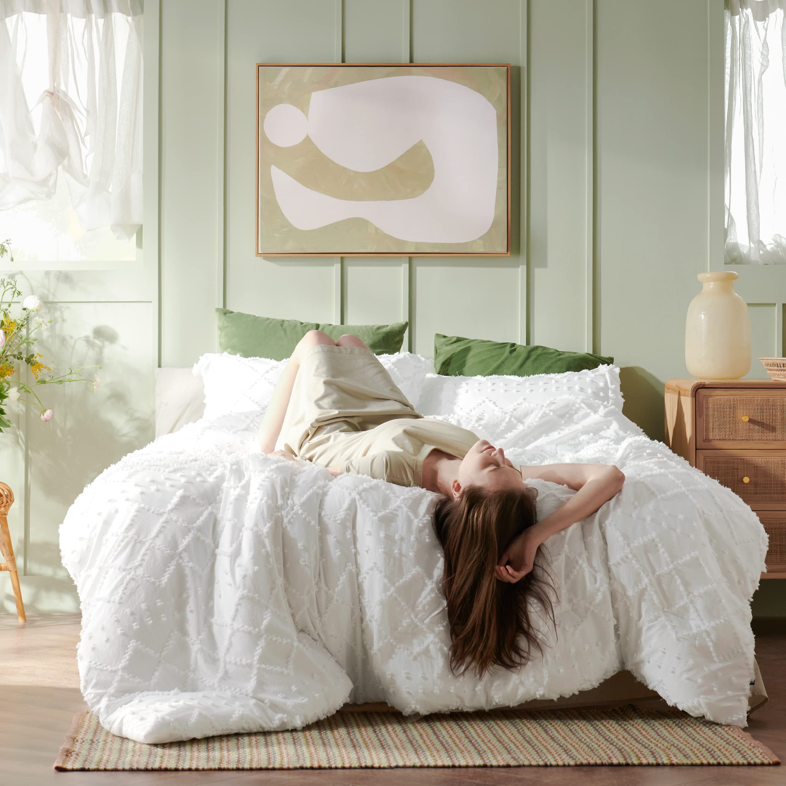Bedsure cloud fluff closeup illustrates lightweight plush warmth for kids
