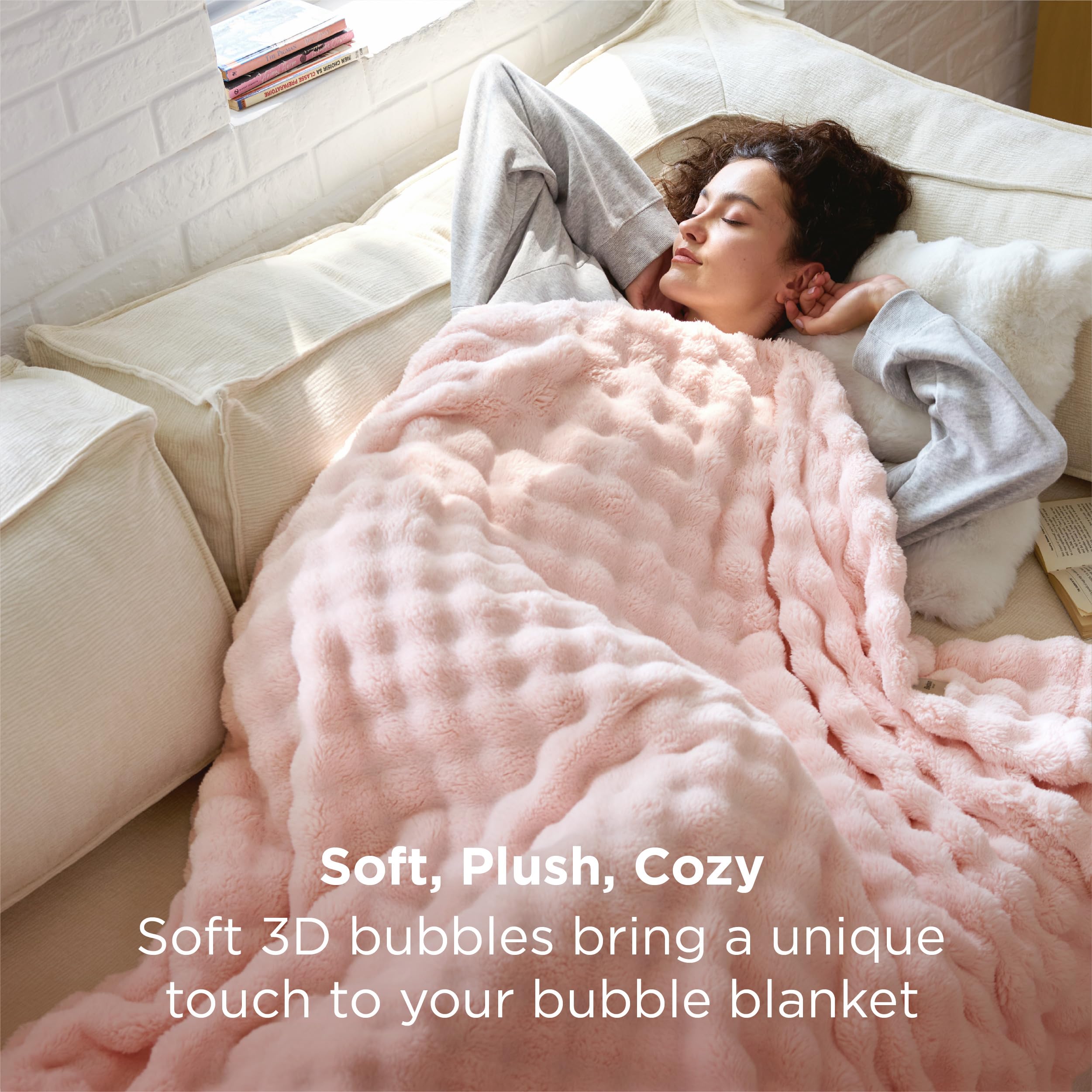 Bedsure CloudBubble texture close-up highlights cozy visual depth.