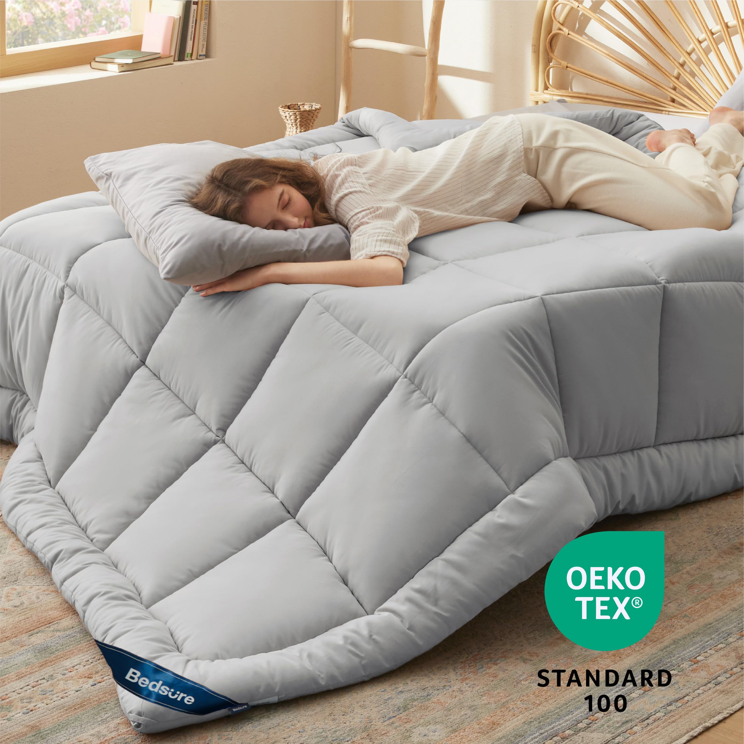 Bedsure duvet insert with durable shell and polyester fill for dorm room softness.