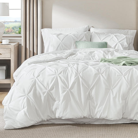 Bedsure comforter with geometric pattern close-up, adding modern style.