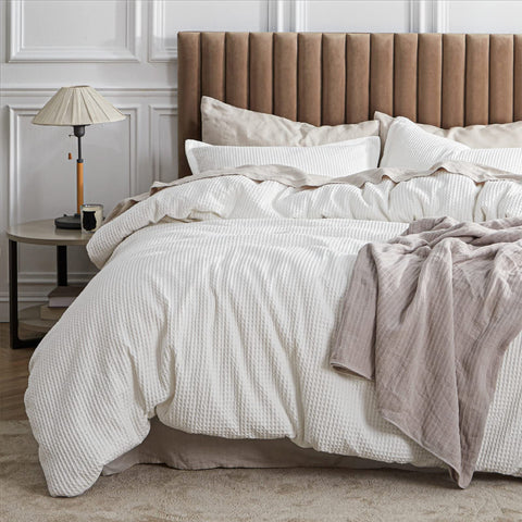 Bedsure king duvet cover with waffle texture enhances cozy bedroom ambiance.