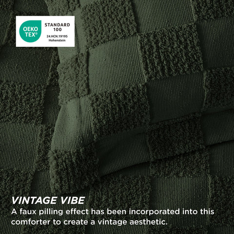Detail of the checkered design on Bedsure comforter