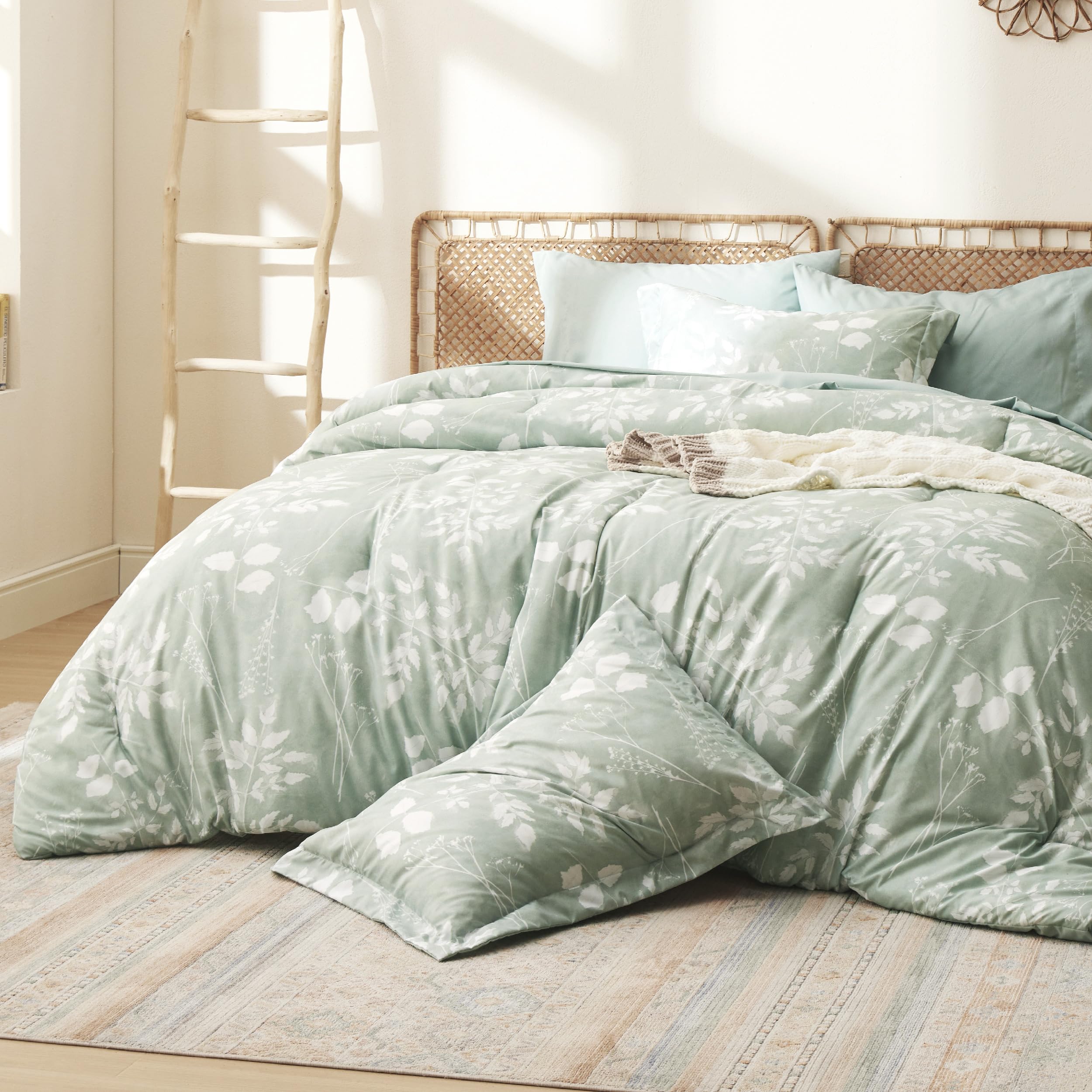 Bedsure durable stitching demonstrates fade-resistant dyeing for long-lasting color