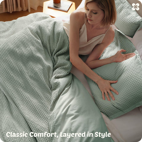 Bedsure closeup shows hidden buttons for a clean, seamless look.
