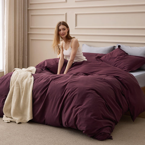 Bedsure burgundy duvet cover front view for a chic queen bed
