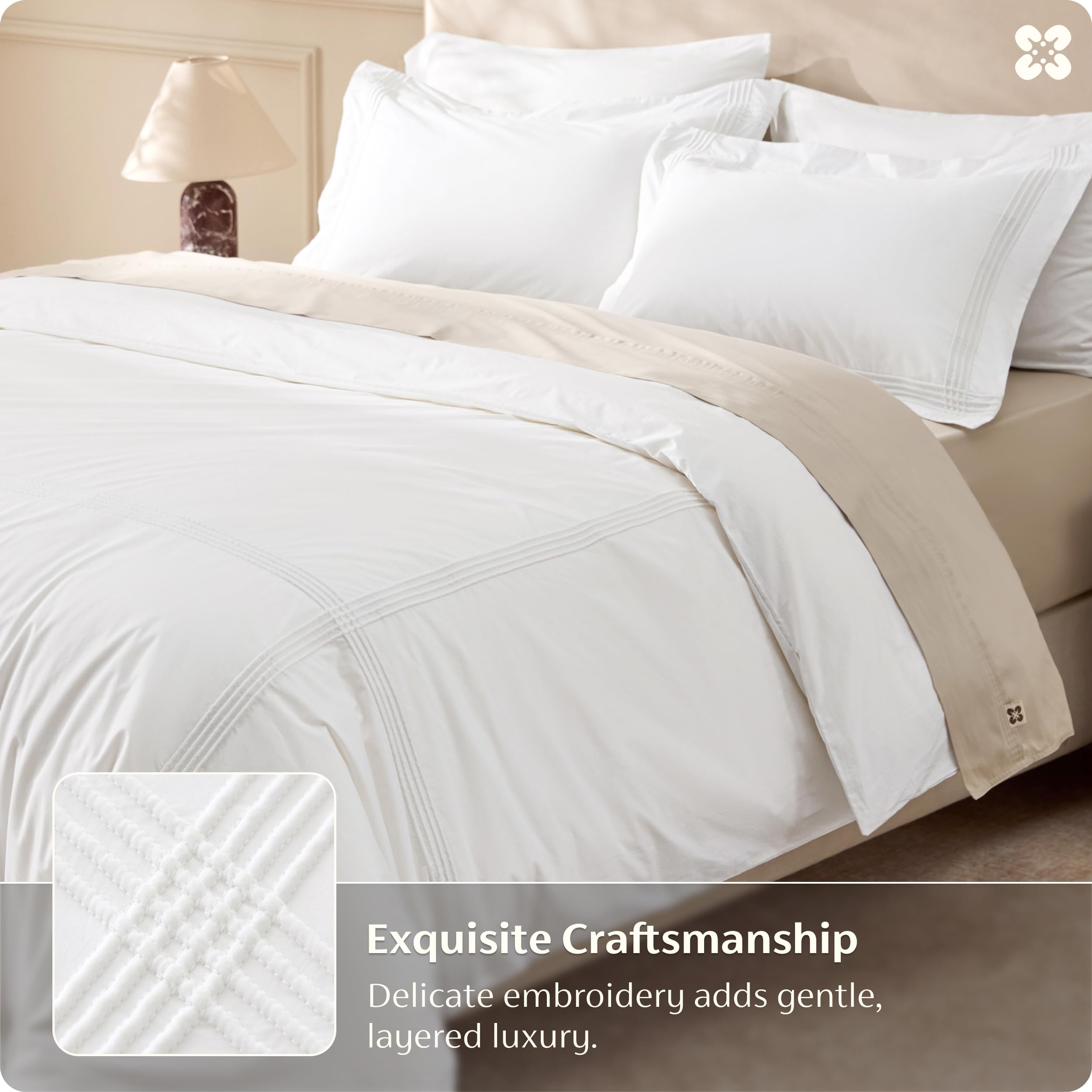 Bedsure duvet cover features zipper and eight ties for secure fit.