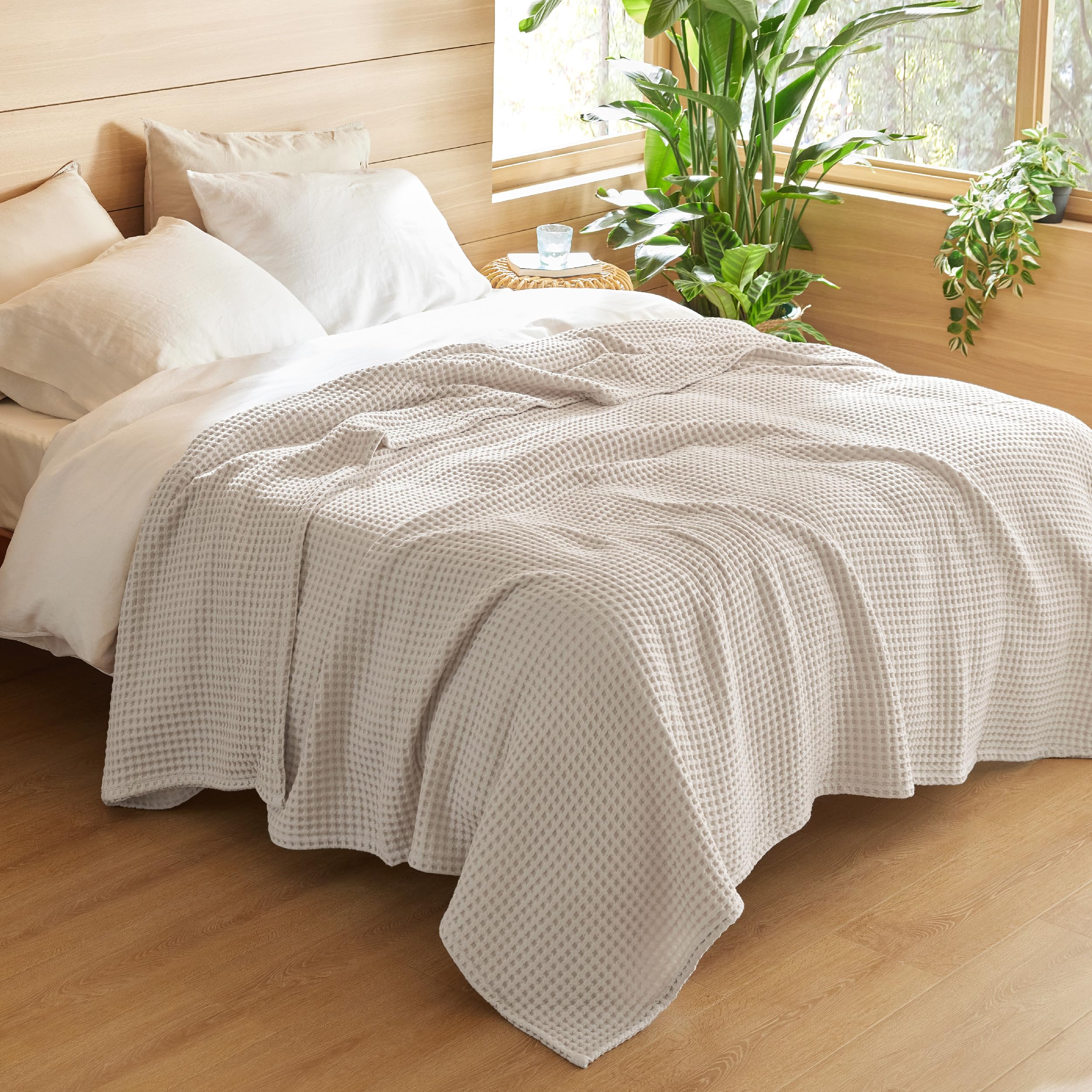 Bedsure easy-care image suggests machine-washable convenience and durable color