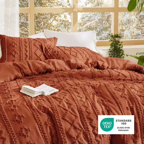 Bedsure machine-washable comforter set offers easy care and quick refresh.