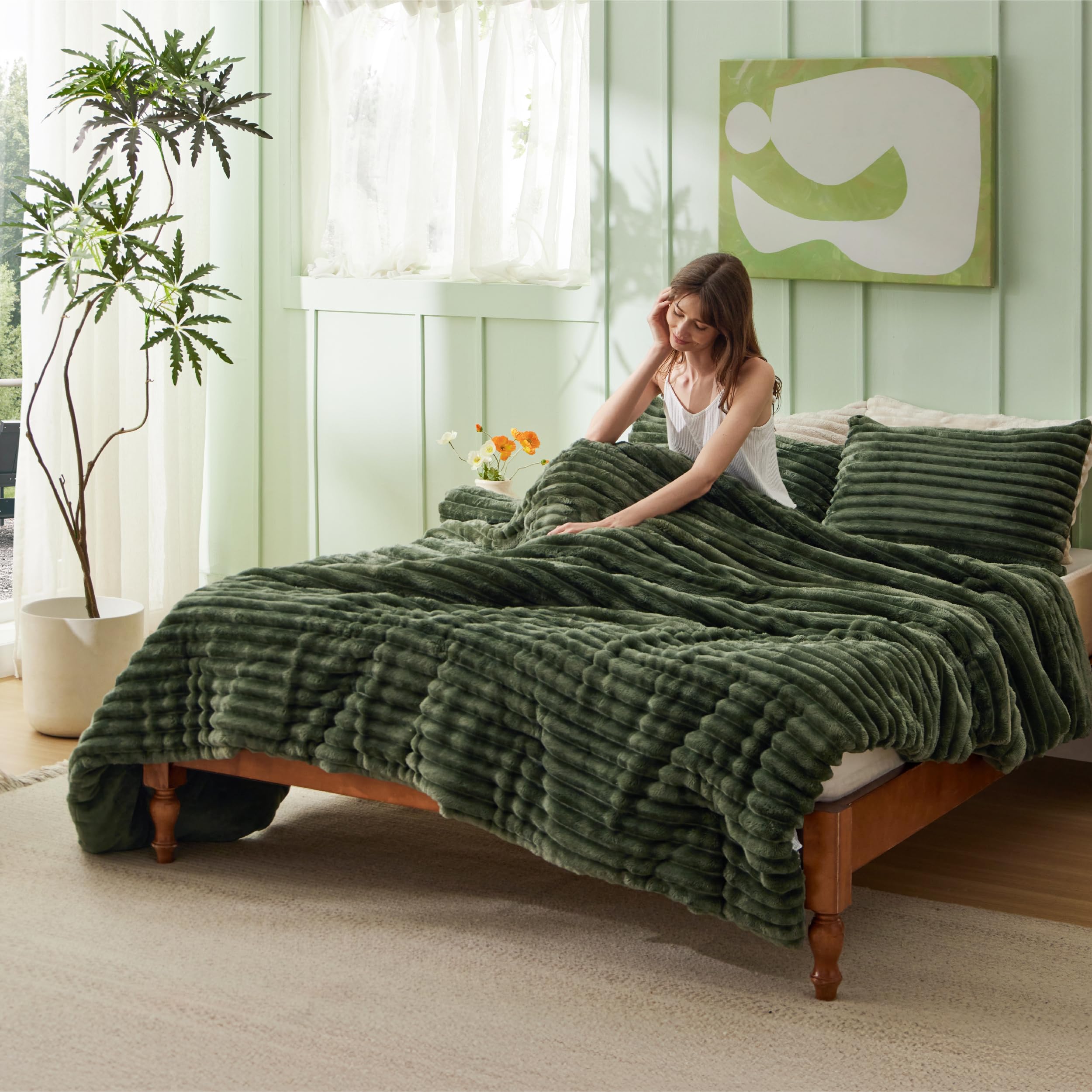 Bedsure easy-care design is machine washable for simple upkeep.
