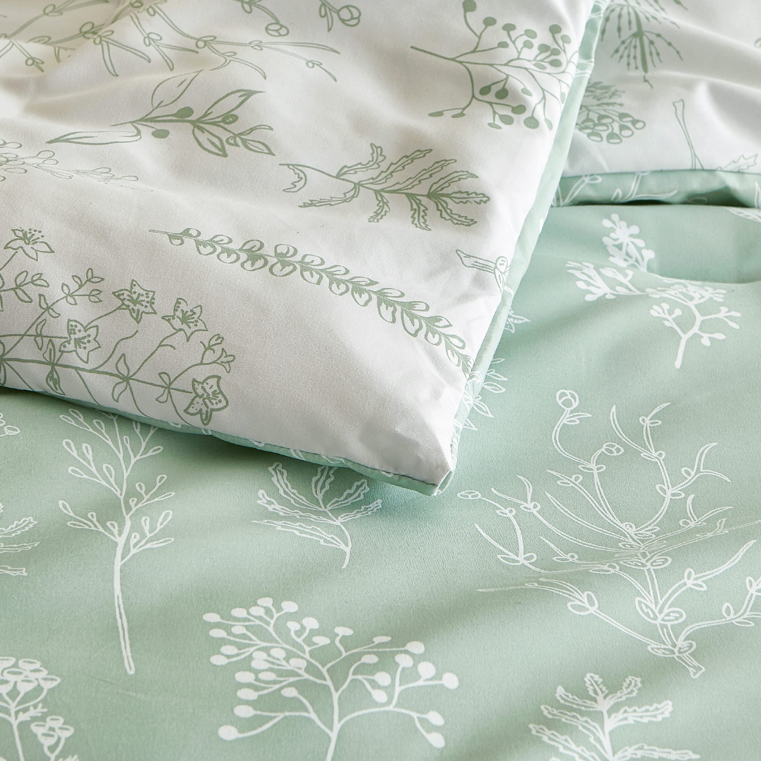 Bedsure easy-care machine-washable fabric simplifies cleaning and care.