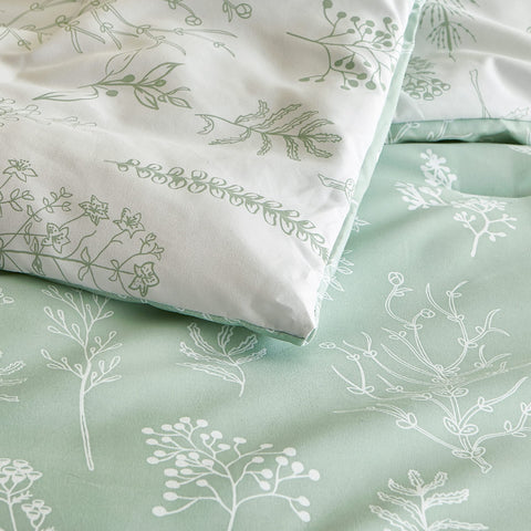 Bedsure easy-care machine-washable fabric simplifies cleaning and care.