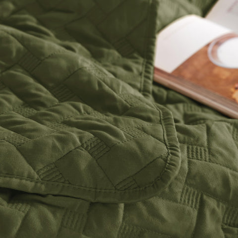 Bedsure quilt set is easy to care for and machine washable