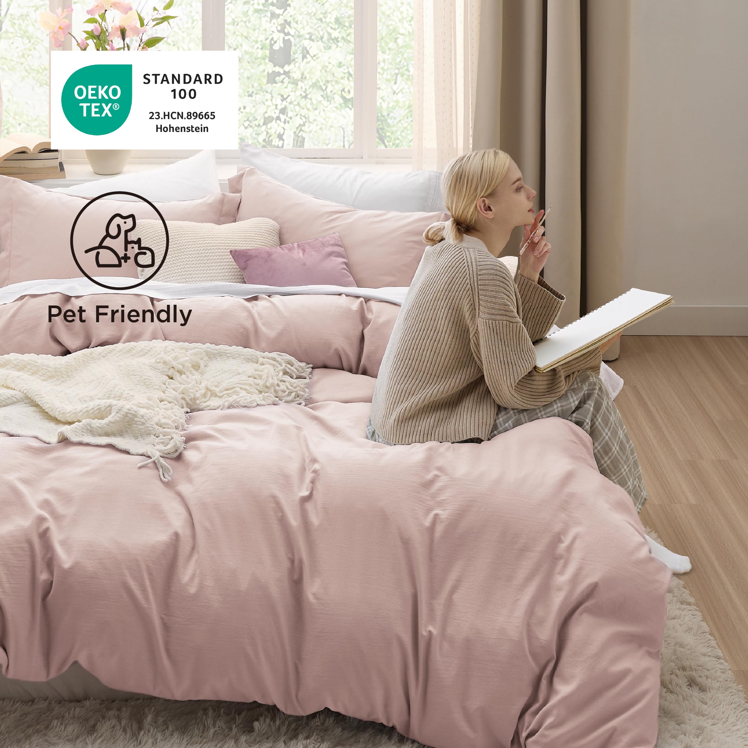 Bedsure eight corner ties inside keep the duvet evenly distributed.