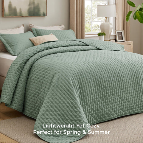 Bedsure quilt close-up reveals embossed clover pattern and texture.