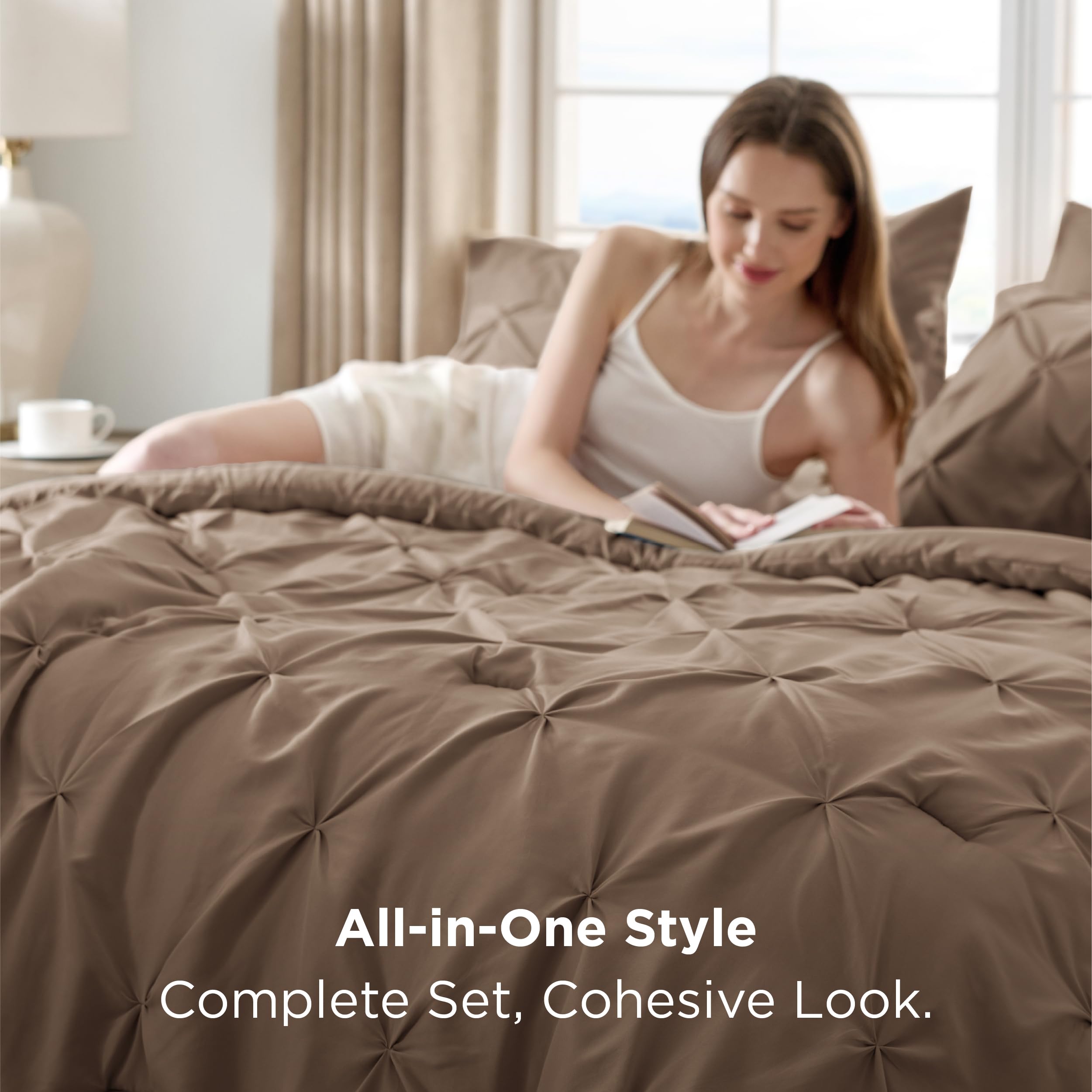 Bedsure fade-resistant microfiber close-up demonstrates easy-care durability.
