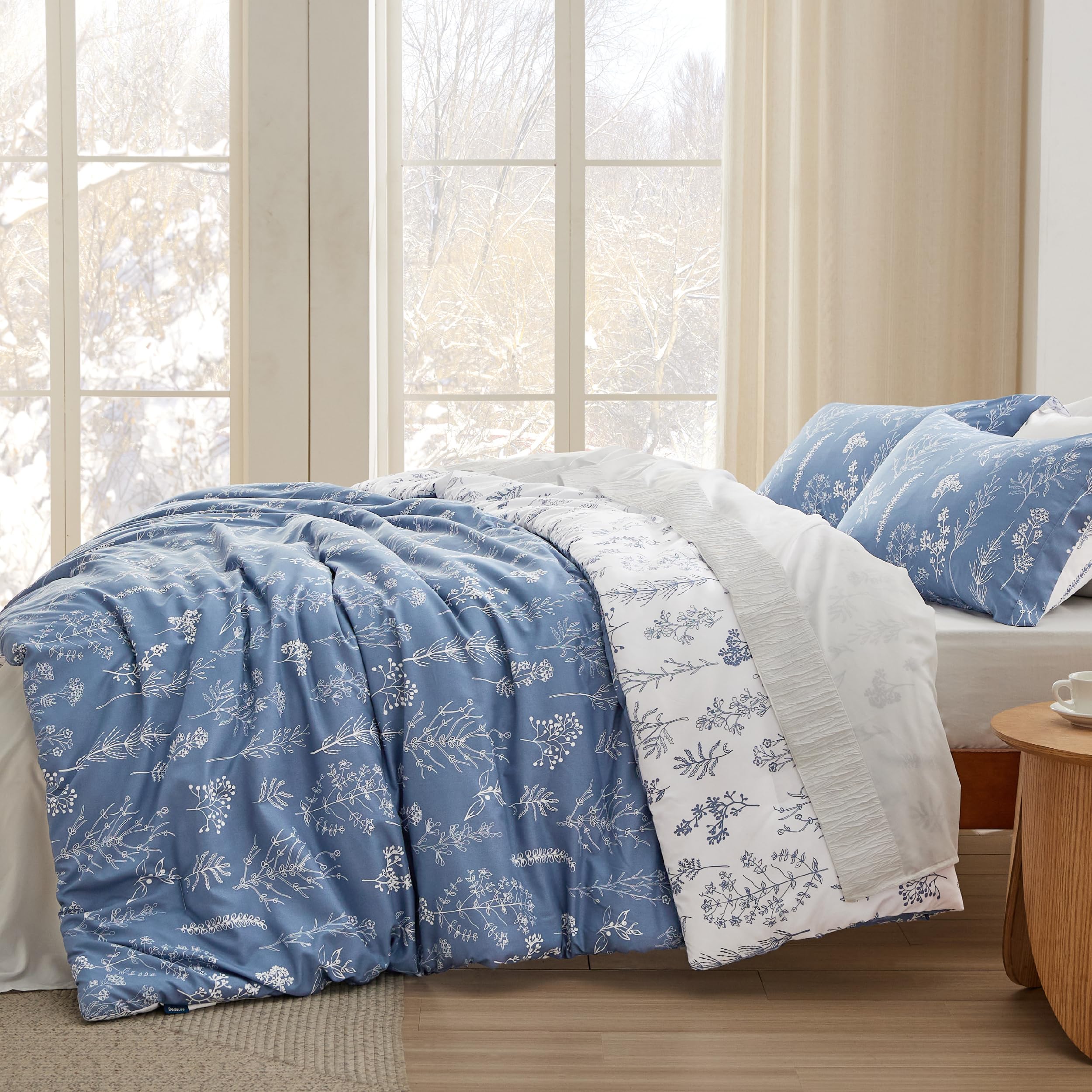 Bedsure close-up shows delicate stitching and botanical design.