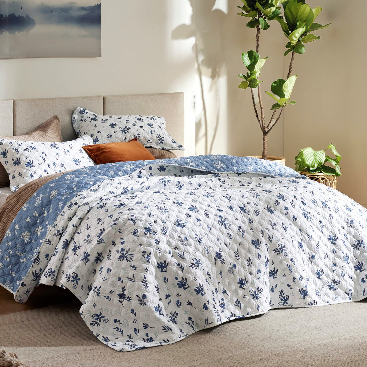 Bedsure floral quilt blue and white daisy pattern, cozy reversible design for year-round comfort.