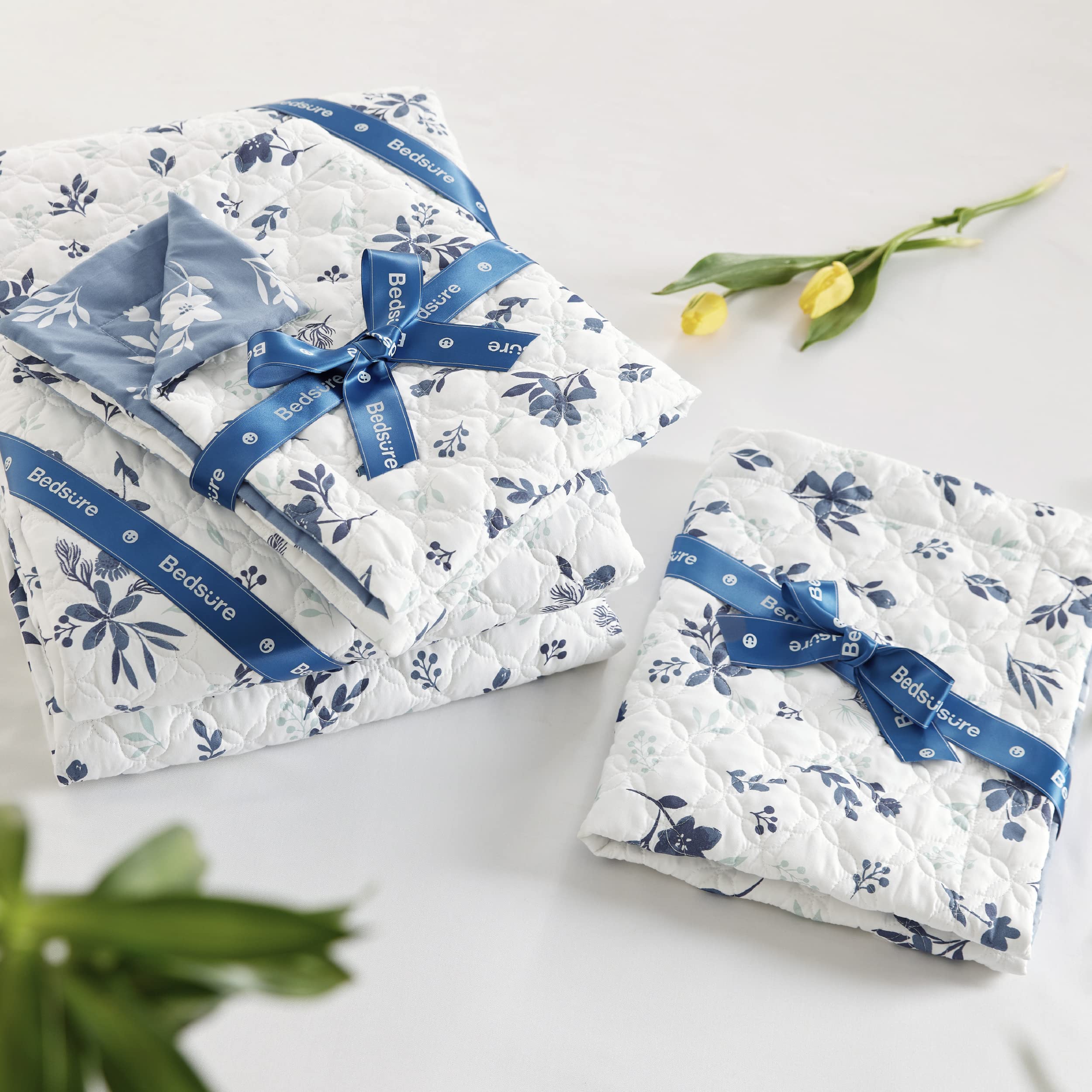 Bedsure queen quilt shows colorfast design with durable stitching for daily use.
