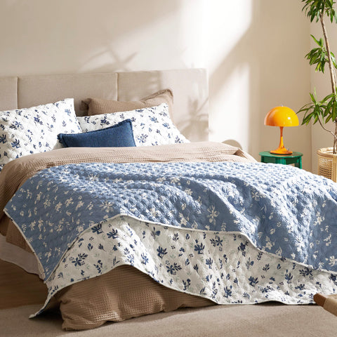Bedsure reversible quilt highlights daisies for two styling options in one set.