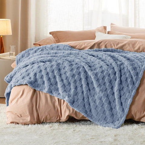Bedsure GentleSoft Ashley Blue Throw in a dorm room, durable and machine washable for students.