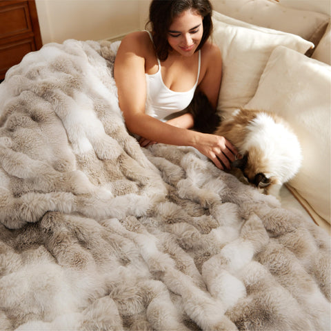 Bedsure GentleSoft care-friendly blanket is machine washable for easy care.