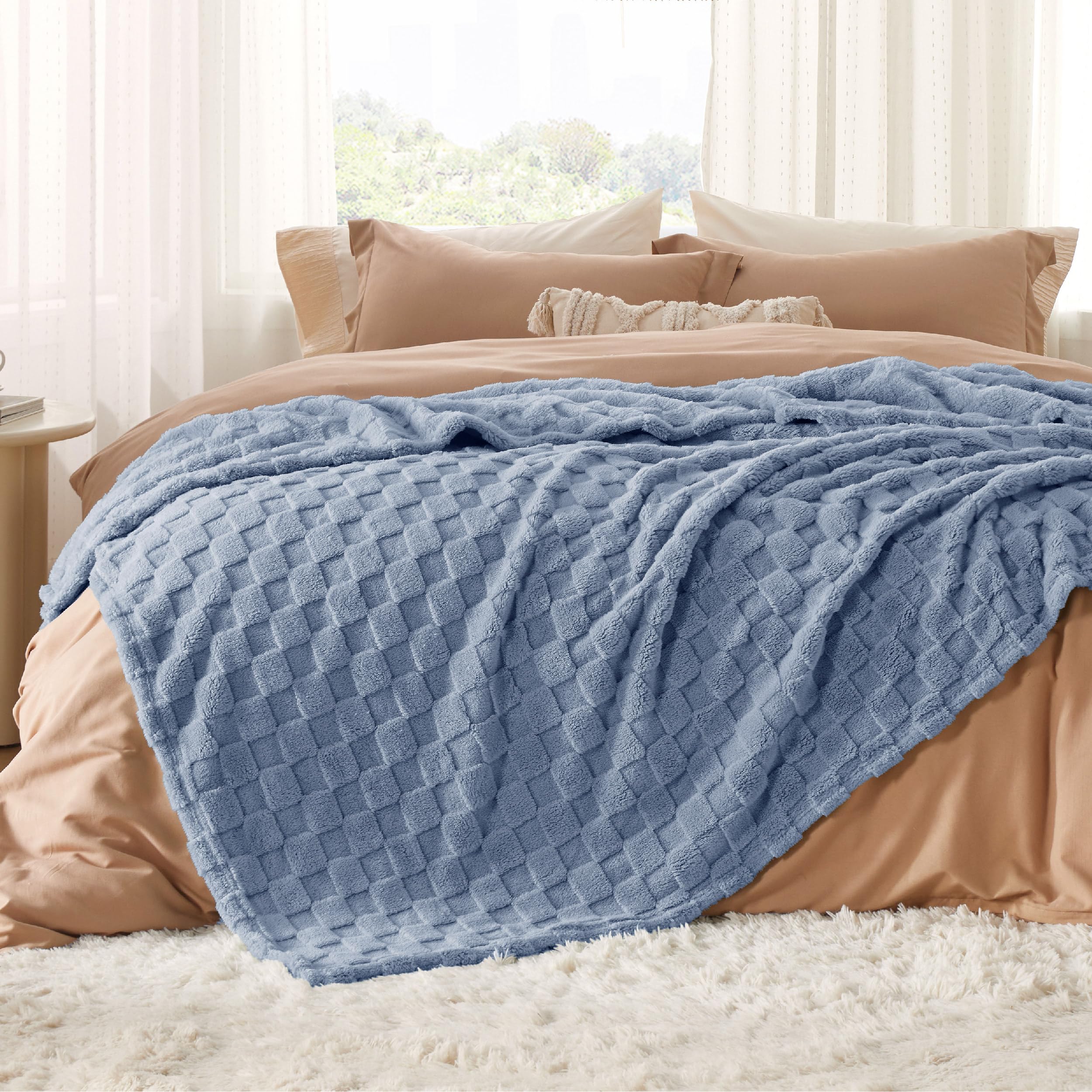 Bedsure GentleSoft blanket is machine washable for easy dorm room maintenance.