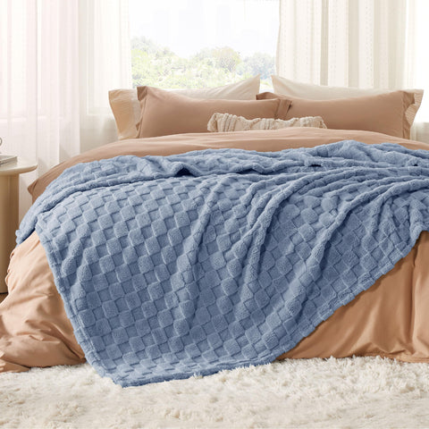 Bedsure GentleSoft blanket is machine washable for easy dorm room maintenance.