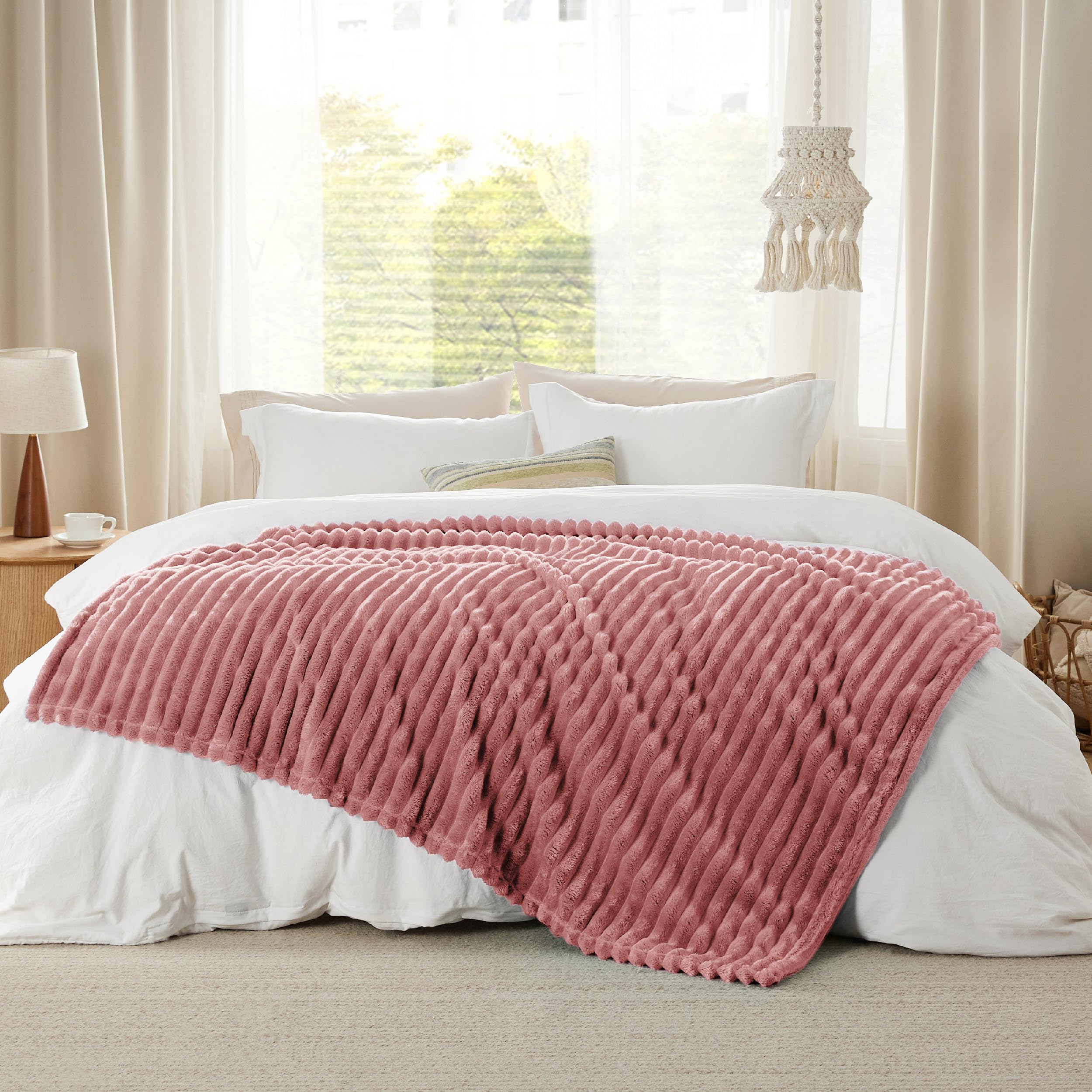 Bedsure GentleSoft Dusty Pink blanket stitching detail