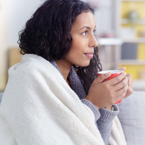 Bedsure GentleSoft fleece blanket edge stitching close-up, robust durability for everyday use.