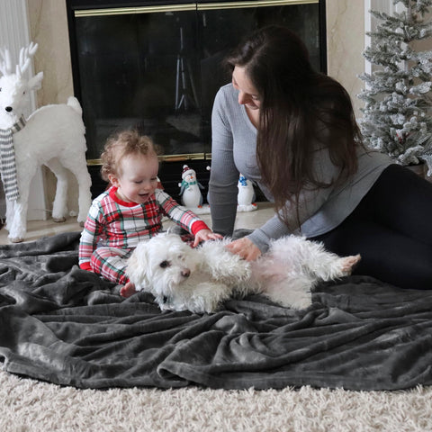 Bedsure fleece blanket is easy to care and durable