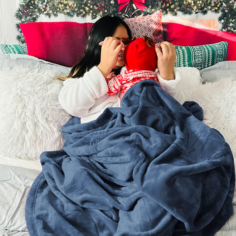 Bedsure GentleSoft fleece blanket detailed stitching shows durable seams