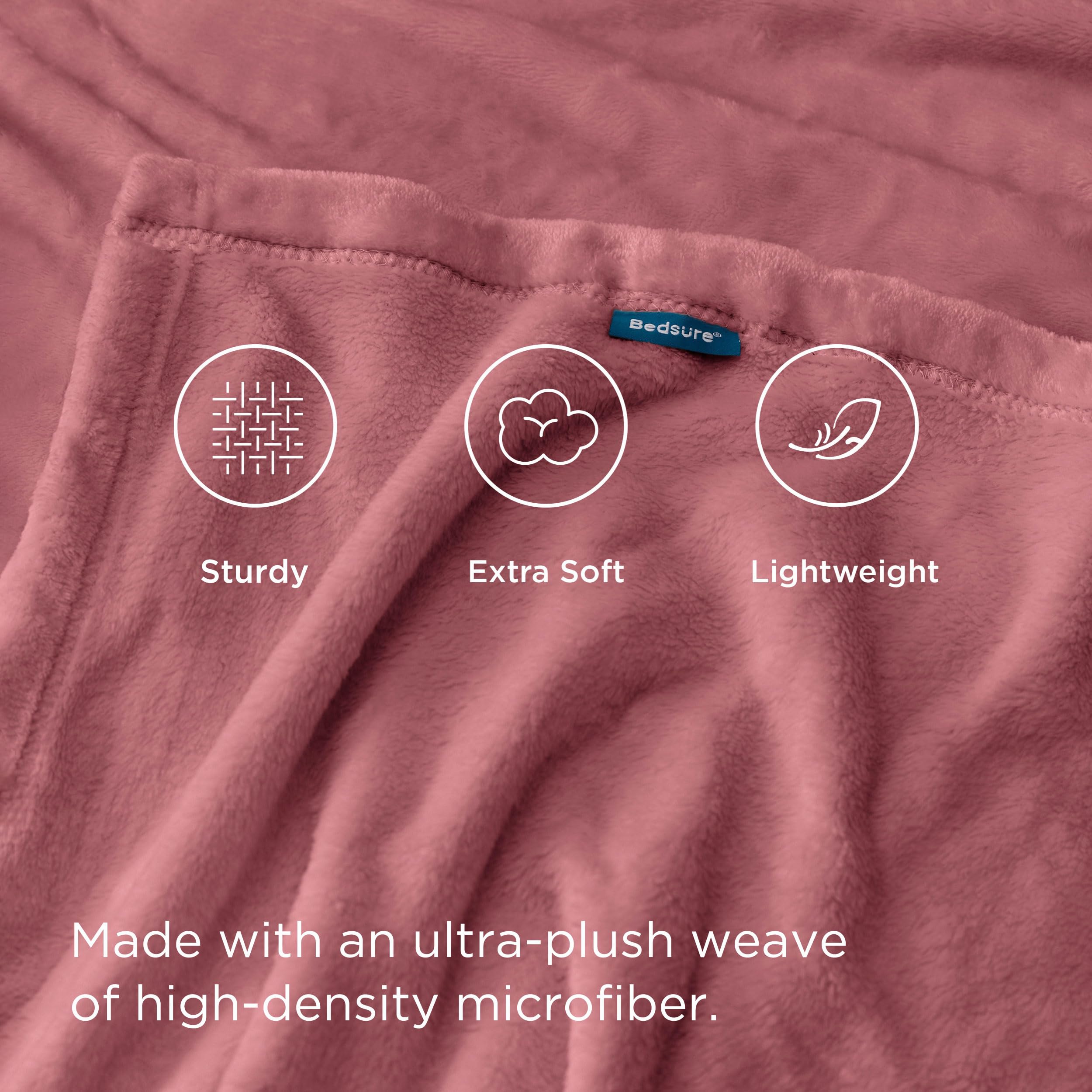 Close-up of Bedsure GentleSoft fleece blanket texture and soft microfiber fibers.