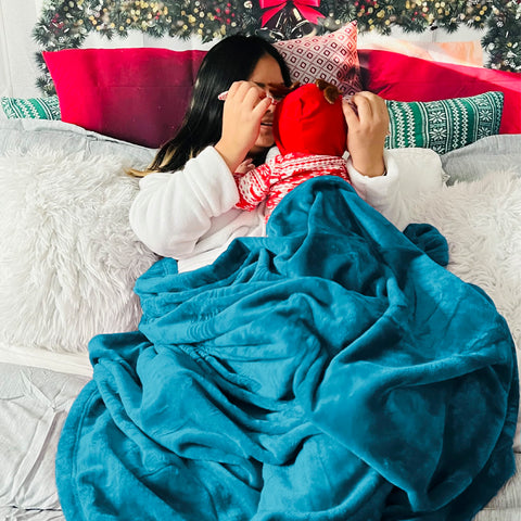 Bedsure GentleSoft fleece blanket teal queen shows durable stitched edges