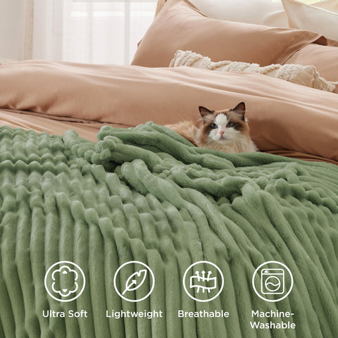 Bedsure GentleSoft Green Throw stitching detail demonstrates durable seams.