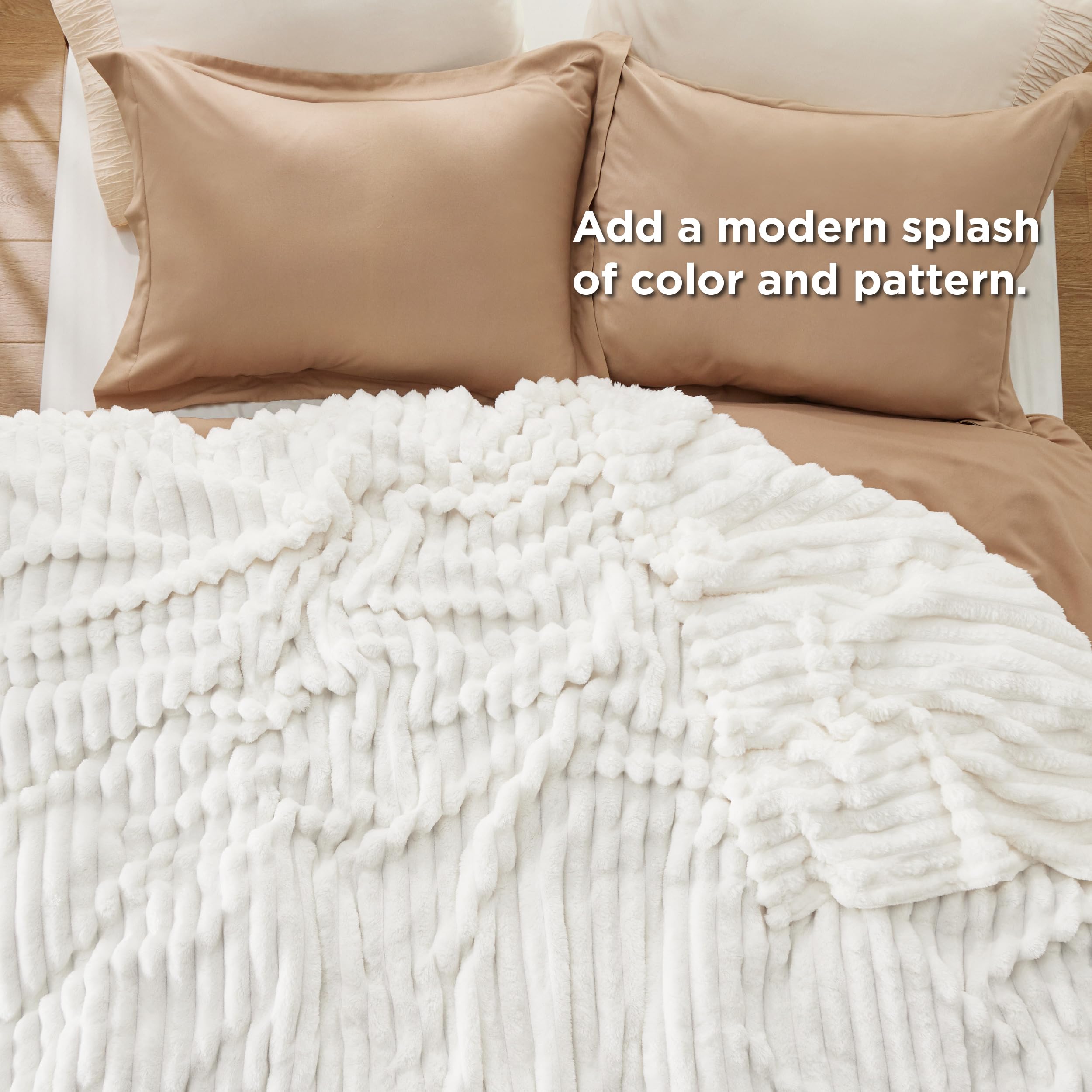 Bedsure GentleSoft king blanket dyeing technique helps colors stay vibrant after washes.