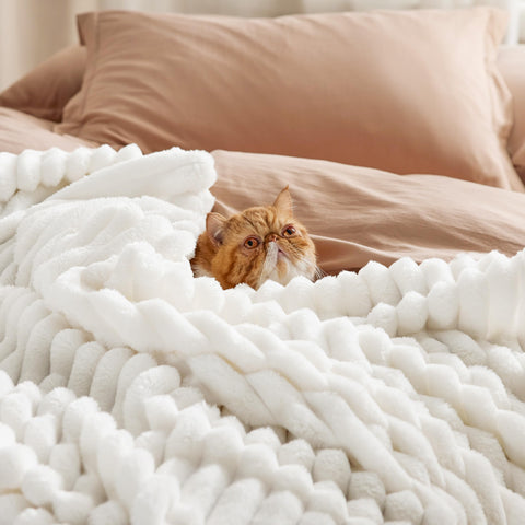 Bedsure GentleSoft king blanket stitch detail highlights durable seams and quality finish.