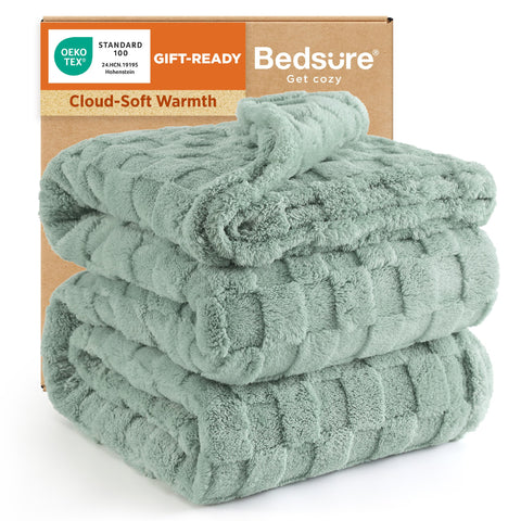 Bedsure GentleSoft king-size blanket texture closeup highlights plush microfiber softness for cozy nights.