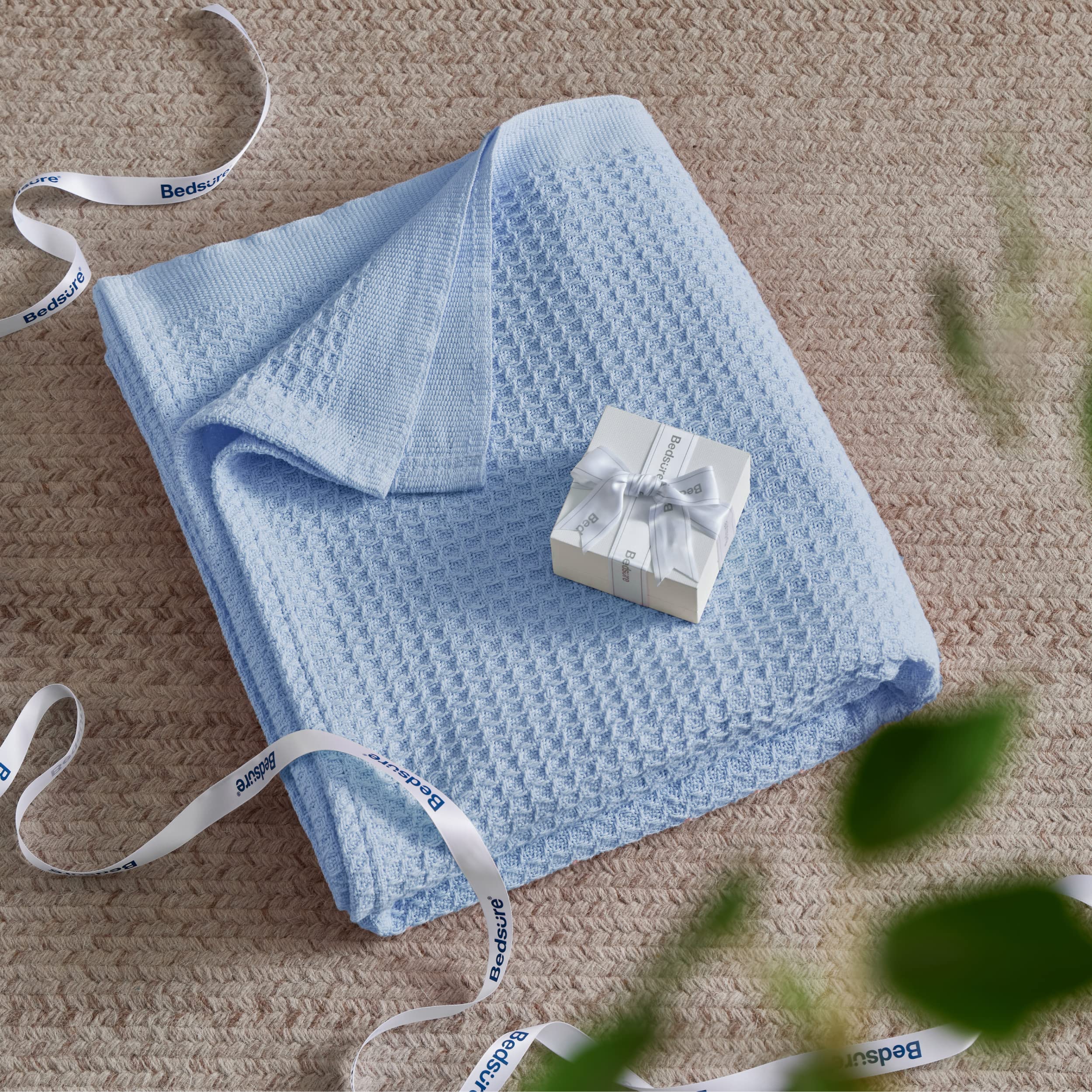 Machine-washable Bedsure Gentlesoft cotton blanket for simple dorm care.