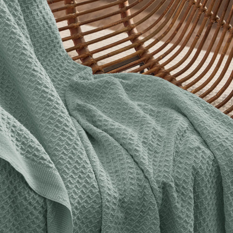 Bedsure Gentlesoft queen size on bed showcasing generous 90x90 inches